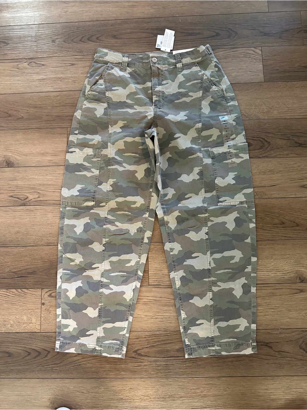 American Eagle Outfitters Women's Camouflage barrel Leg Pants - Olive, Beige